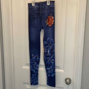 Blue Jean print leggings with roses